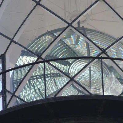 Fresnel Clamshell Lens with Bullseye